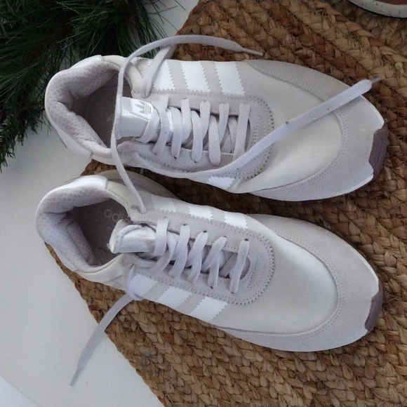 Sneakers - Picture 4 of 4